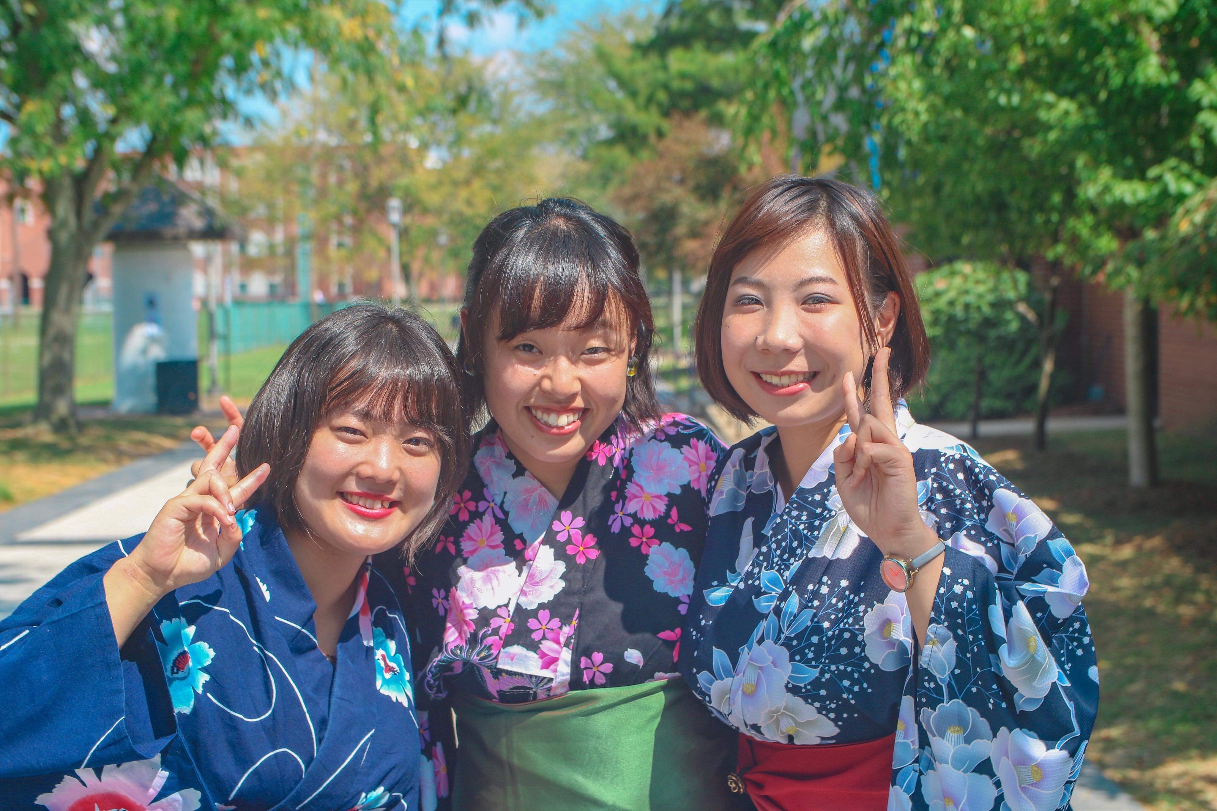 Miyu Isohata, Student (pictured in center)